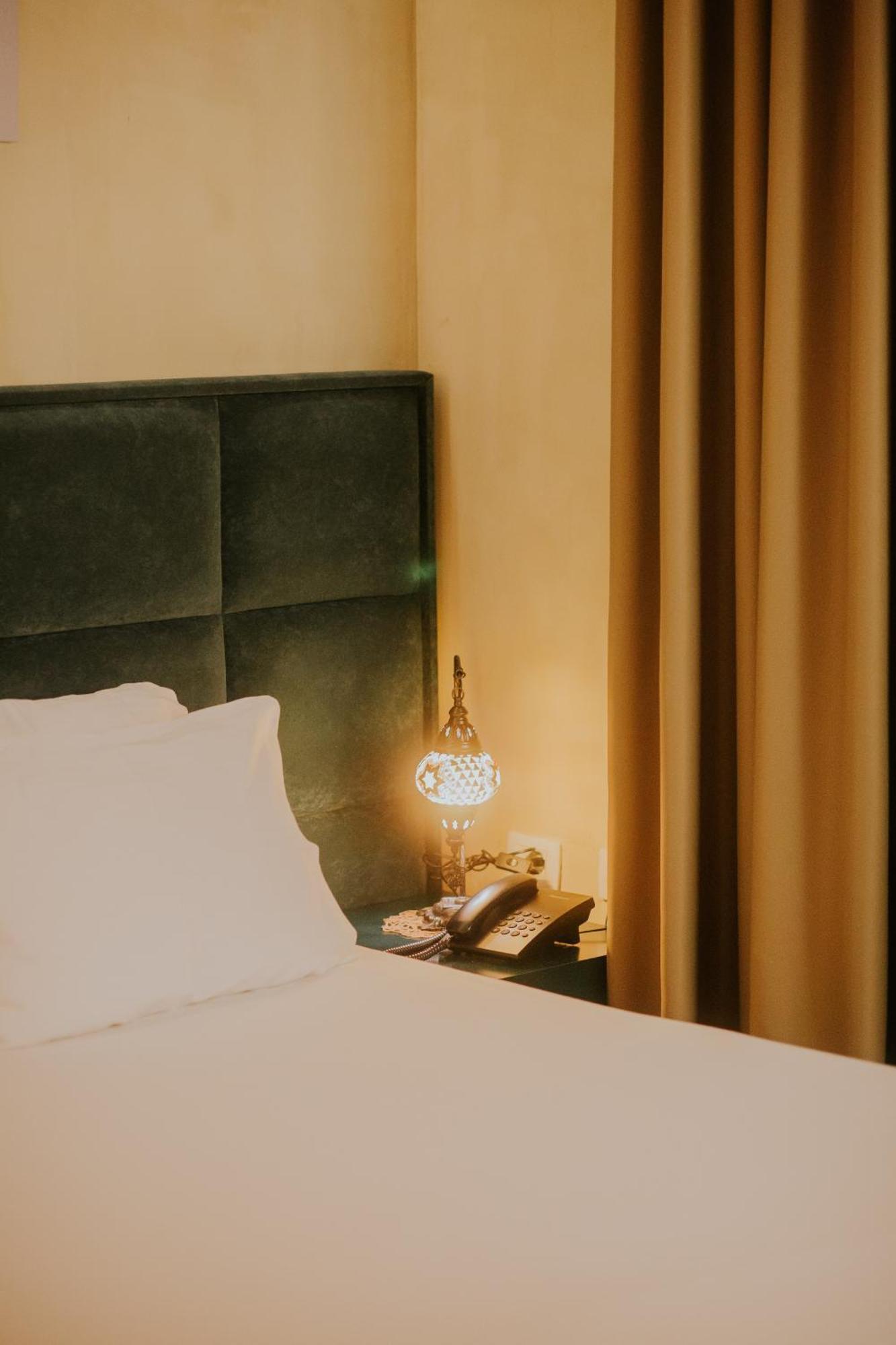 Dim'S Hotel & Restaurant คอร์เชอ ภายนอก รูปภาพ
