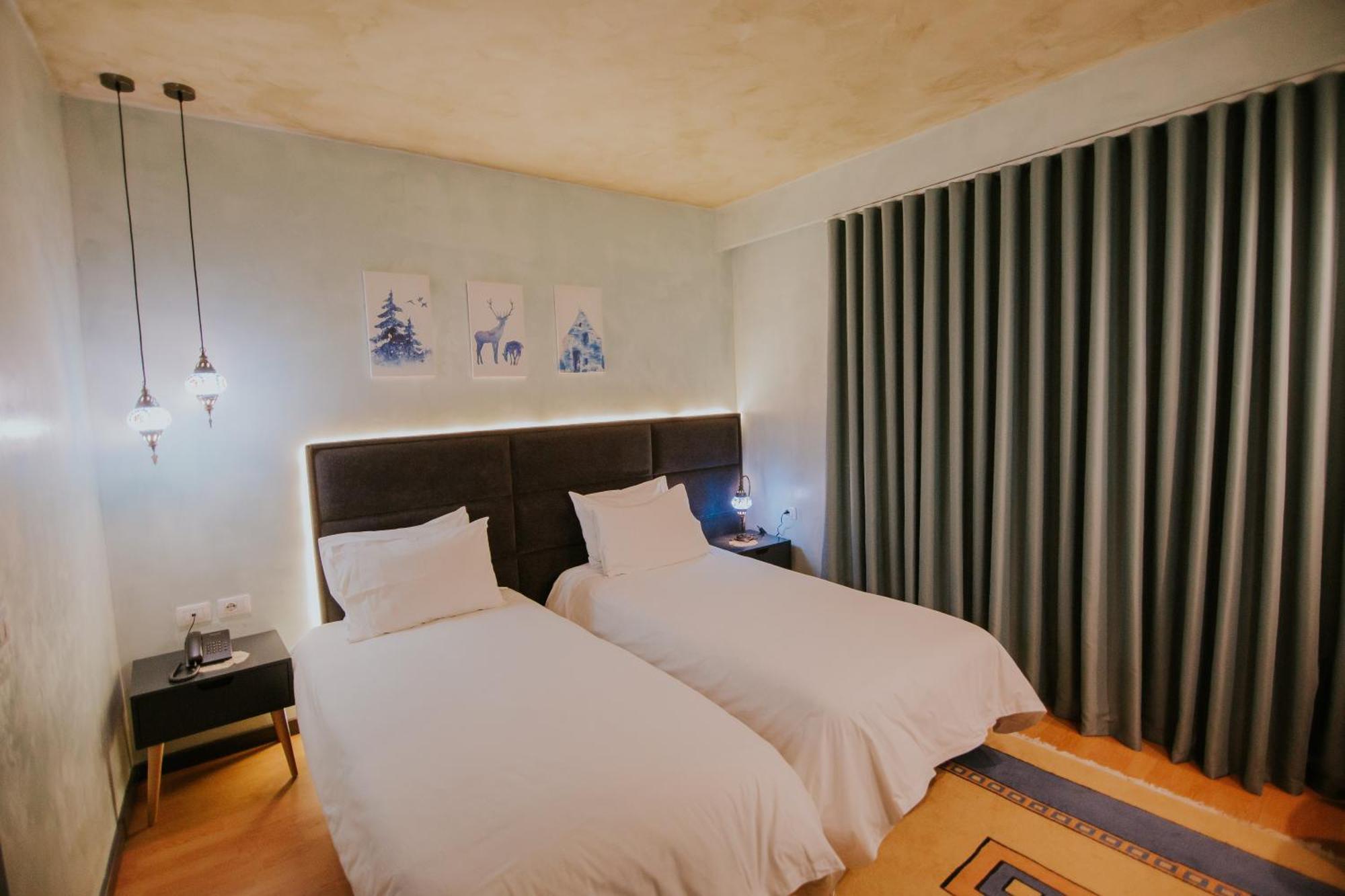 Dim'S Hotel & Restaurant คอร์เชอ ภายนอก รูปภาพ