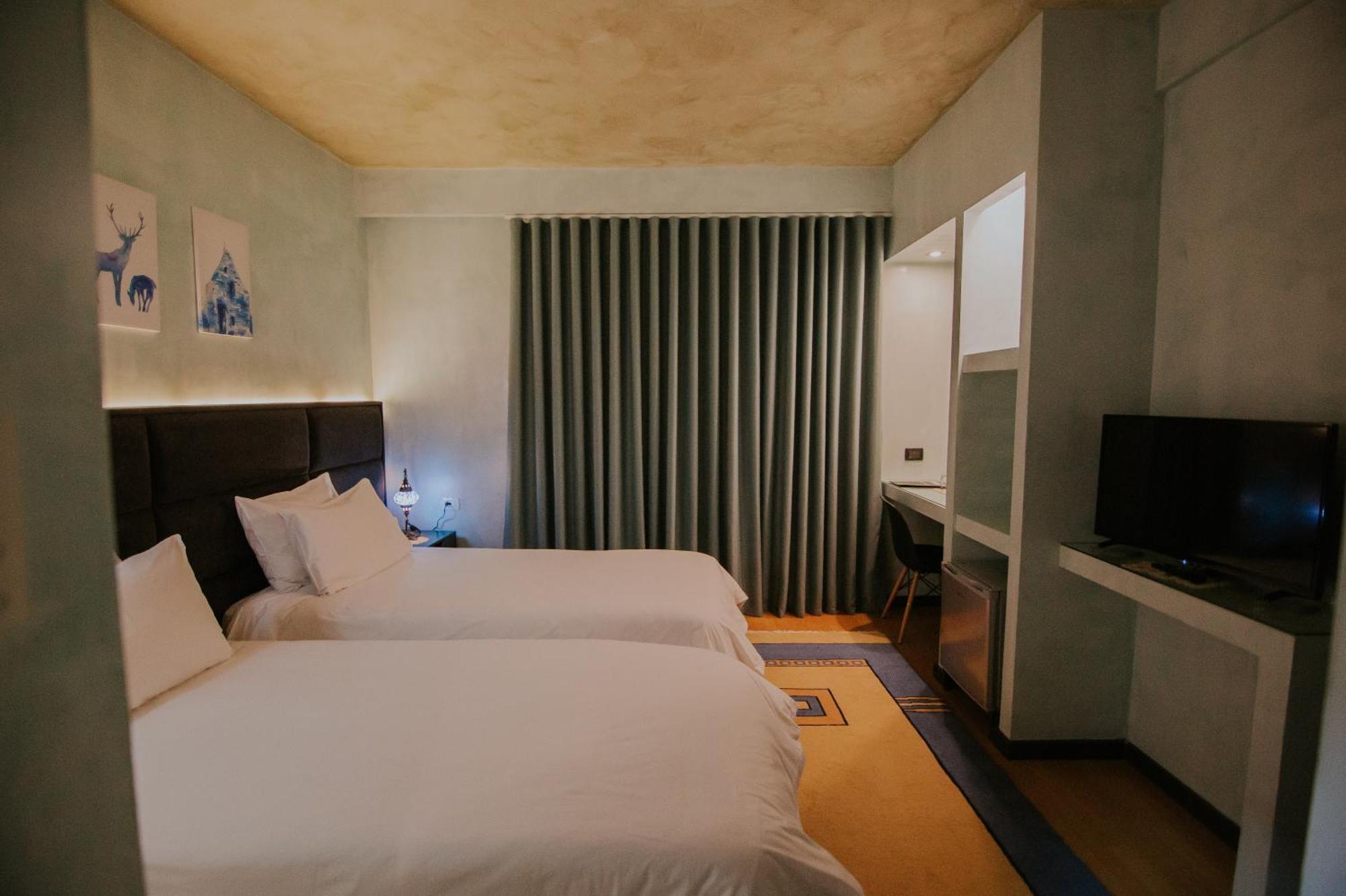 Dim'S Hotel & Restaurant คอร์เชอ ภายนอก รูปภาพ