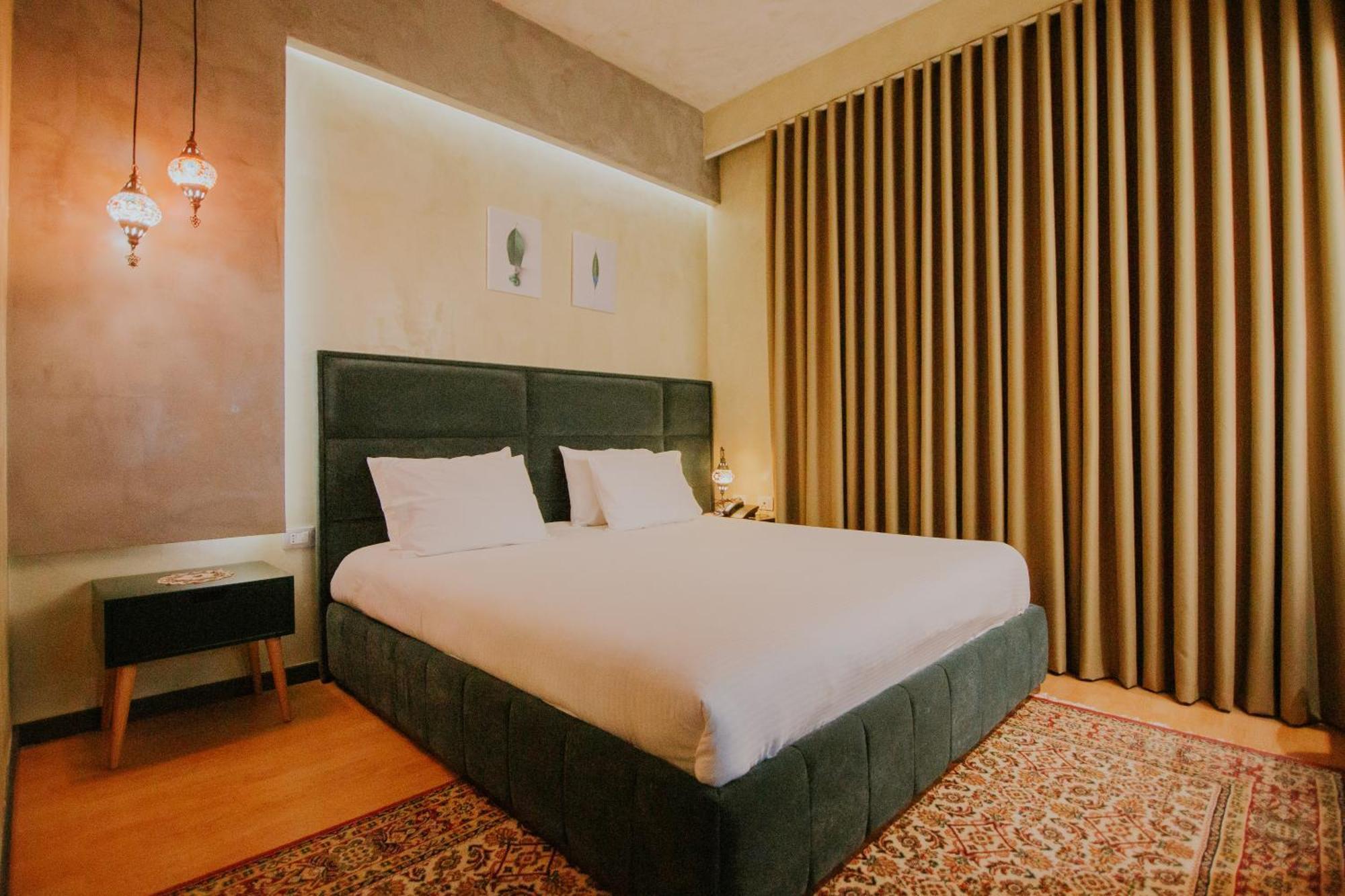 Dim'S Hotel & Restaurant คอร์เชอ ภายนอก รูปภาพ